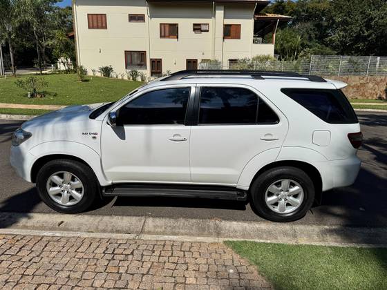 TOYOTA HILUX SW4 3.0 SRV 4X4 7 LUGARES 16V TURBO INTERCOOLER DIESEL 4P AUTOMÁTICO